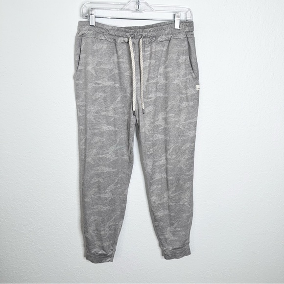 Vuori Jogger Pants Women’s Medium Camo Performance DreamKnit Lounge Athletic EE